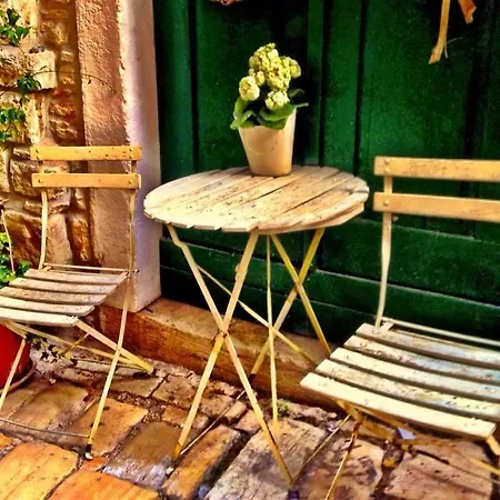 Stone House Apartment *